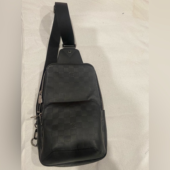 Louis V Men’s cross body ‘Avenue Slingbag’ - Picture 1 of 5